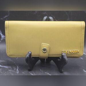 EUC STEVE MADDEN BALLEN-G Olive Green Bifold Flap-wallet